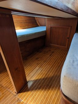 Helmsman Bosun Queen 55 image