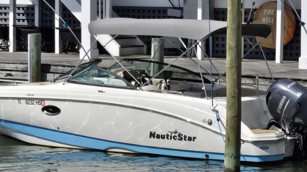 NauticStar 243 DC 