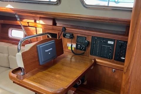 Hunter 44 Deck Salon image