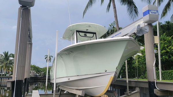 Sea Hunt Ultra 255 SE 