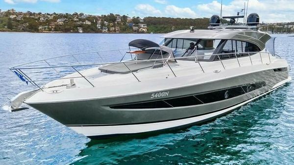 Riviera 5400 Sport Yacht Platinum Edition 