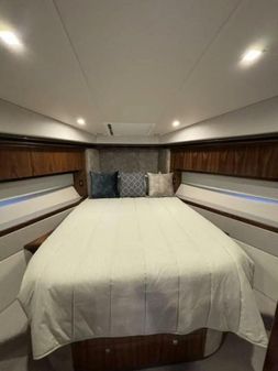 Riviera 5400 Sport Yacht Platinum Edition image