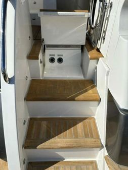 Riviera 5400 Sport Yacht Platinum Edition image