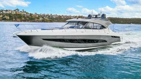 Riviera 5400 Sport Yacht Platinum Edition 