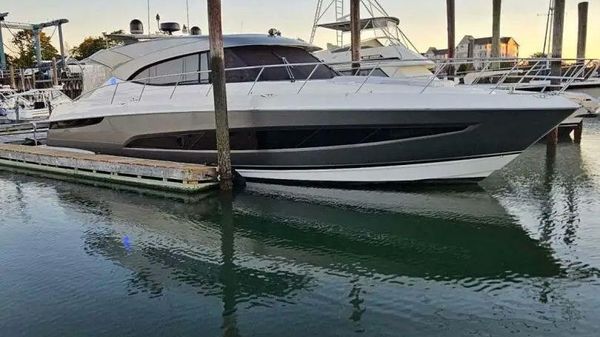 Riviera 5400 Sport Yacht Platinum Edition