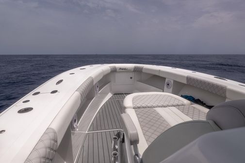 Front Runner 39 Center Console image