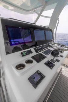 Front Runner 39 Center Console image