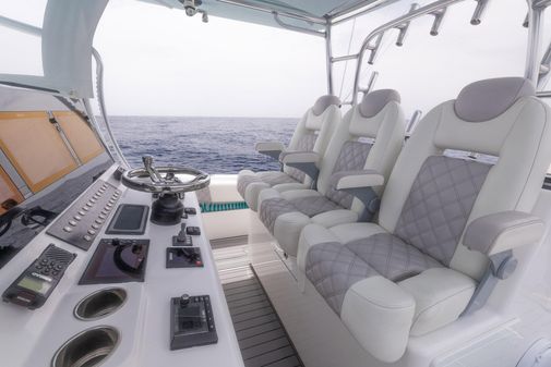 Front Runner 39 Center Console image