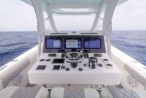 Front Runner 39 Center Console image