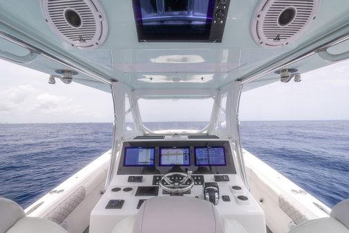 Front Runner 39 Center Console image