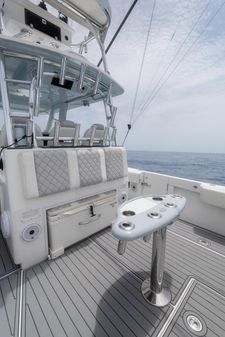 Front Runner 39 Center Console image