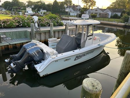 Sea-hunt GAMEFISH-27-WITH-COFFIN-BOX image