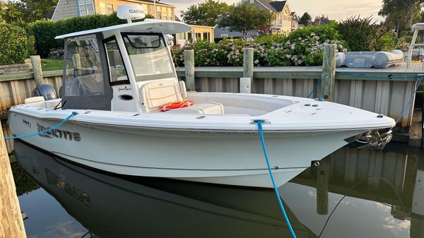 Sea Hunt Gamefish 27 with Coffin Box 