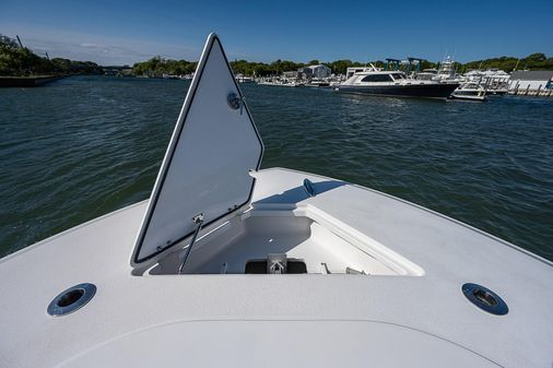 Front Runner 39 Center Console image