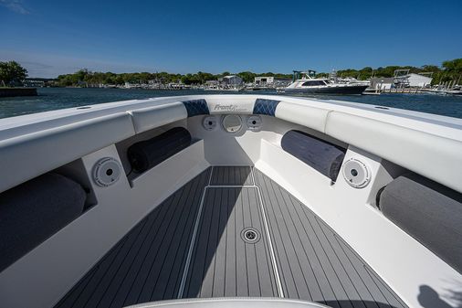 Front Runner 39 Center Console image