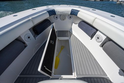 Front Runner 39 Center Console image