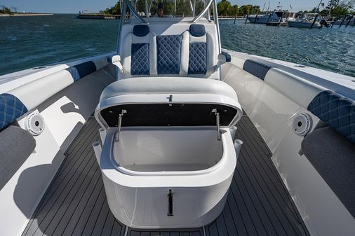 Front Runner 39 Center Console image