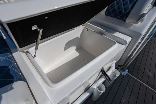 Front Runner 39 Center Console image