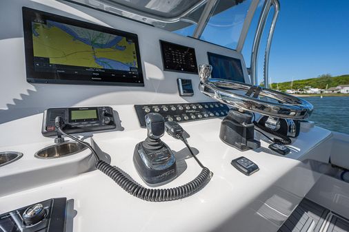 Front Runner 39 Center Console image