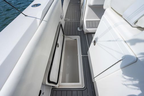 Front Runner 39 Center Console image