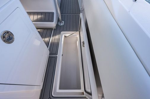 Front Runner 39 Center Console image