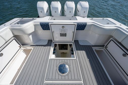 Front Runner 39 Center Console image