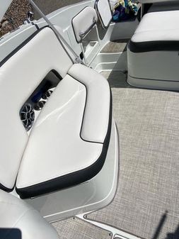 Crownline 280-SS image