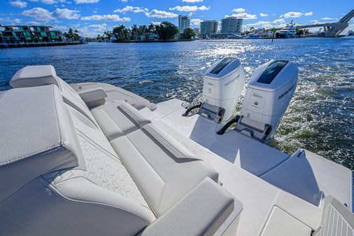 Tiara Yachts 43 LE image