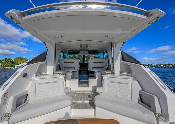 Tiara Yachts 43 LE image