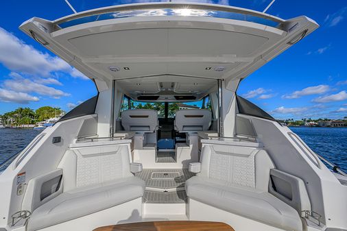 Tiara Yachts 43 LE image