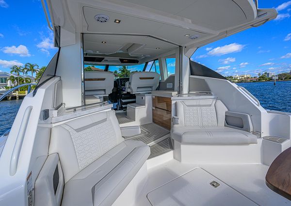 Tiara Yachts 43 LE image