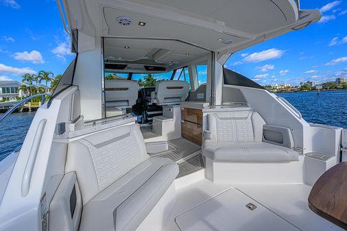 Tiara Yachts 43 LE image