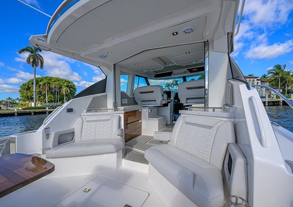 Tiara Yachts 43 LE image