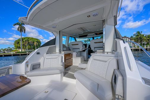 Tiara Yachts 43 LE image