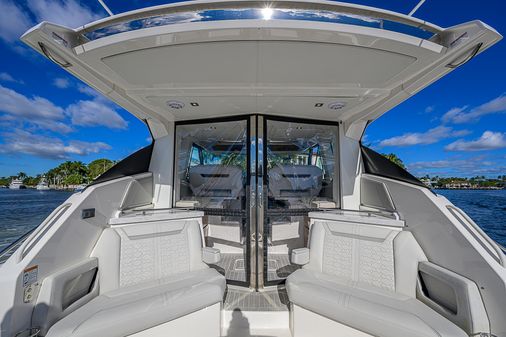 Tiara Yachts 43 LE image