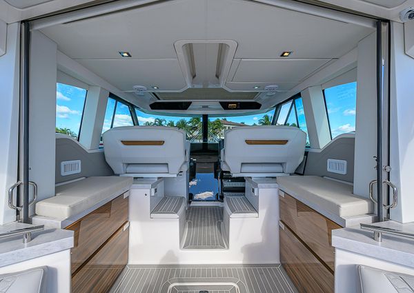 Tiara Yachts 43 LE image