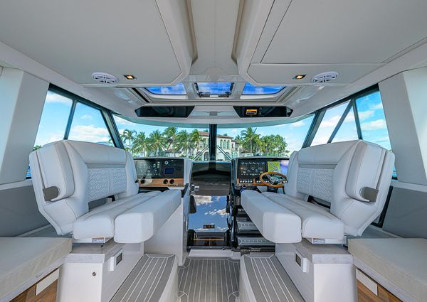 Tiara Yachts 43 LE image