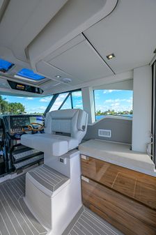 Tiara Yachts 43 LE image