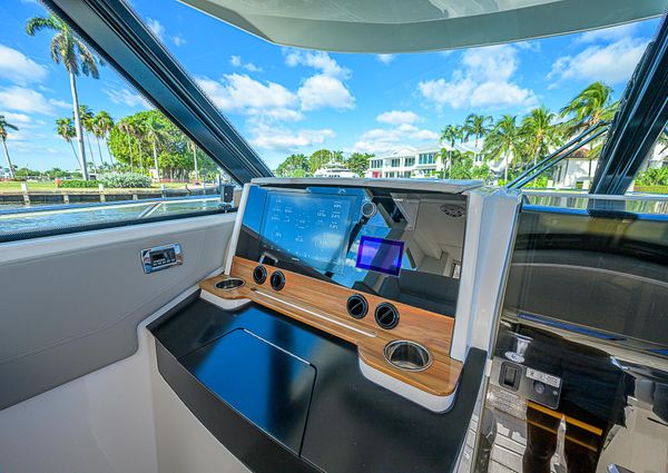 Tiara Yachts 43 LE image