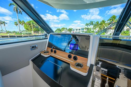 Tiara Yachts 43 LE image