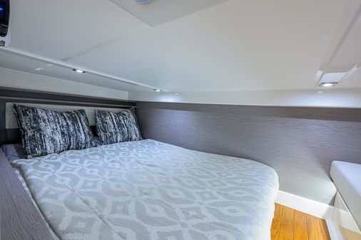 Tiara Yachts 43 LE image