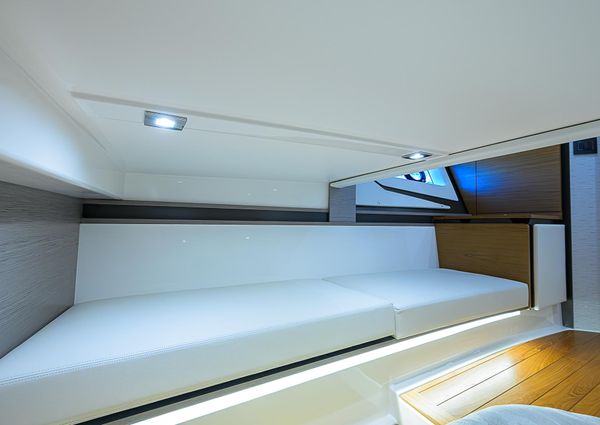 Tiara Yachts 43 LE image