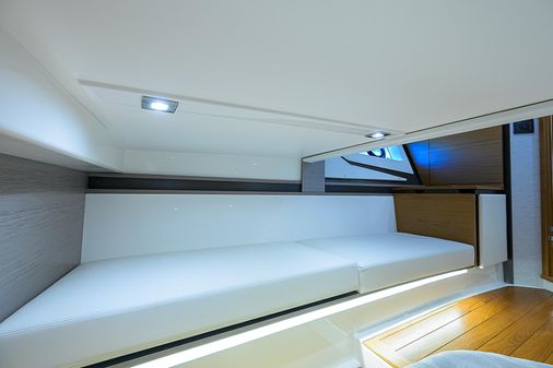 Tiara Yachts 43 LE image