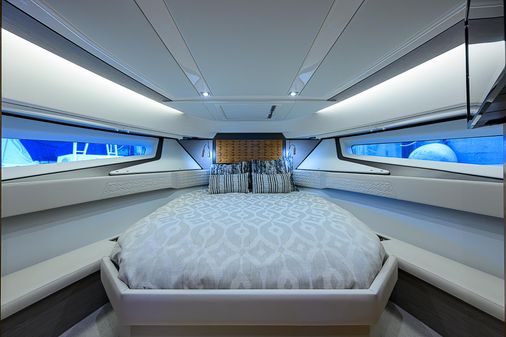 Tiara Yachts 43 LE image