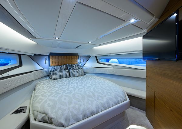 Tiara Yachts 43 LE image