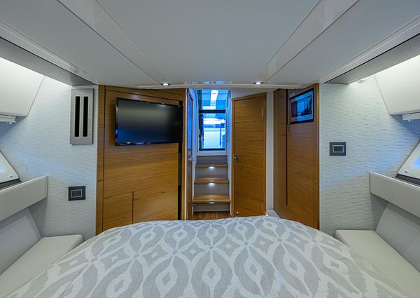 Tiara Yachts 43 LE image