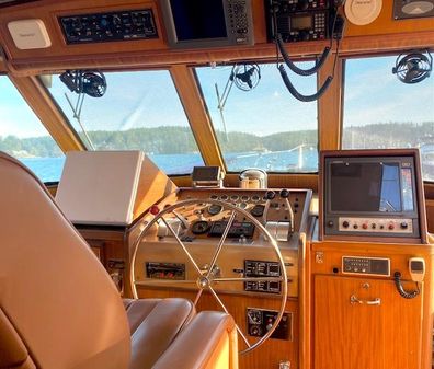 Hatteras Custom Cockpit MY image