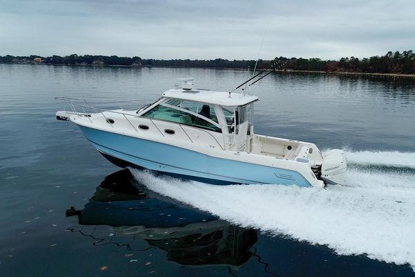 Boston Whaler 345 Conquest - main image