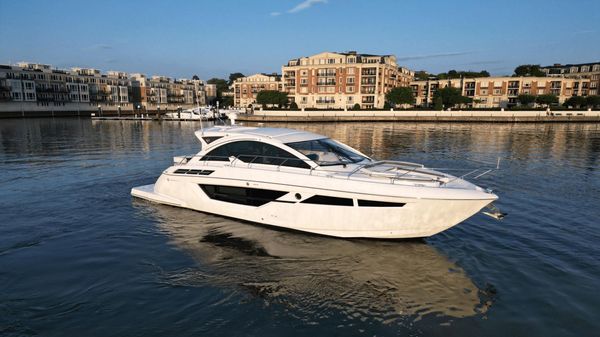 Cruisers Yachts 50 Cantius 