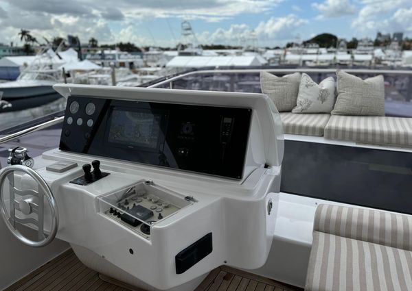 Ferretti-yachts ALTURA-840 image